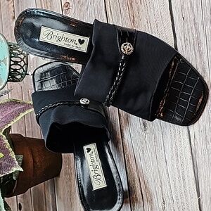 BRIGHTON TYRA BLACK STRETCH SLIP-ON SANDALS